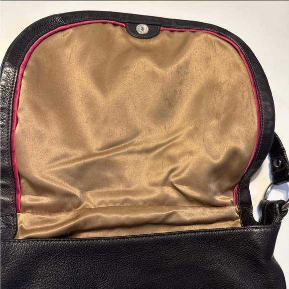 Coach Elegant Black Leather Shoulder Bag - Picture 6 of 8